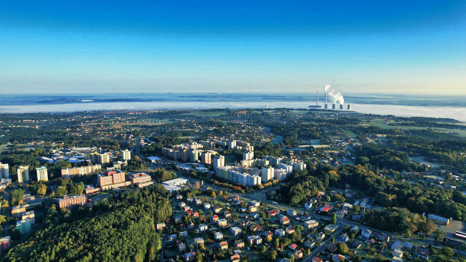 Mapa Polski z zaznaczonym Kwidzynem i ikoną jakości powietrza, symbolizującą monitorowanie jakości powietrza w Kwidzynie.